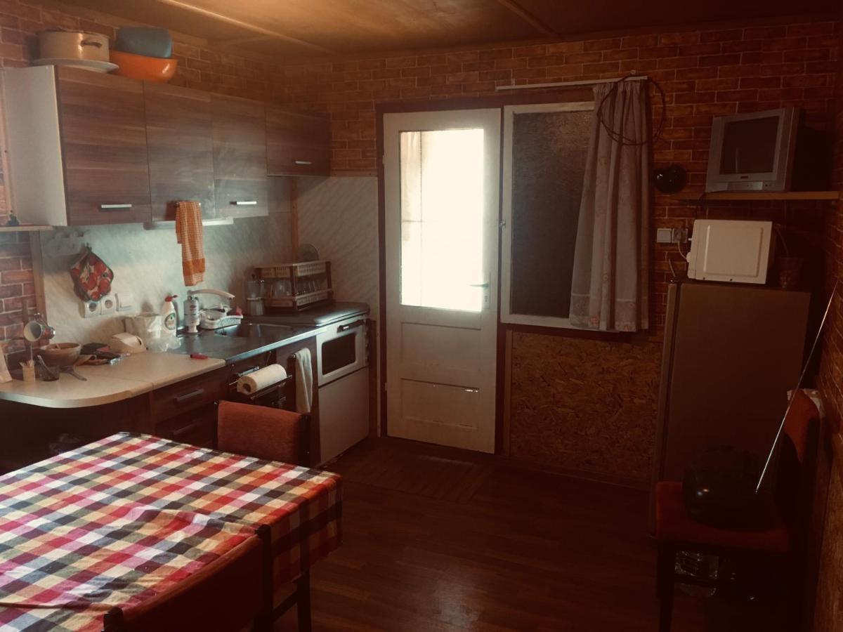 Бунгало- Bungalow Kavarna Kültér fotó